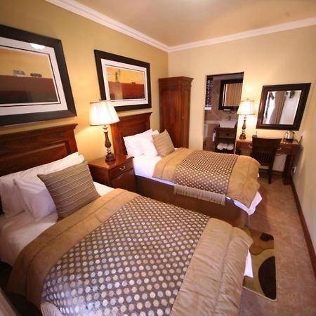 Le Cozmo Guesthouse Johannesburg Bagian luar foto