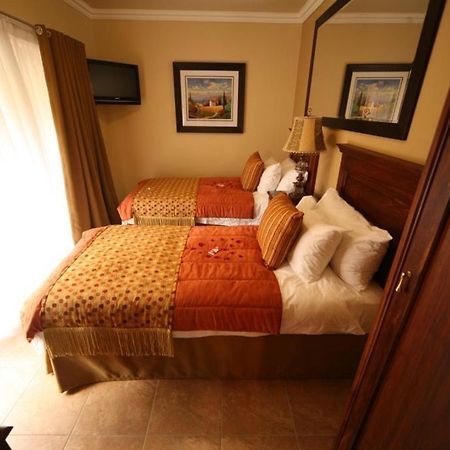 Le Cozmo Guesthouse Johannesburg Bagian luar foto