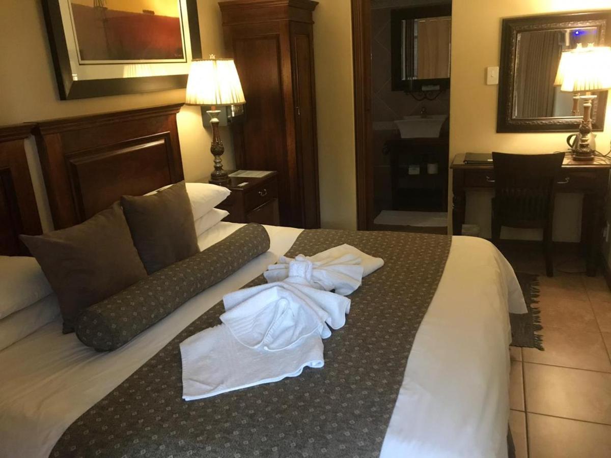 Le Cozmo Guesthouse Johannesburg Bagian luar foto
