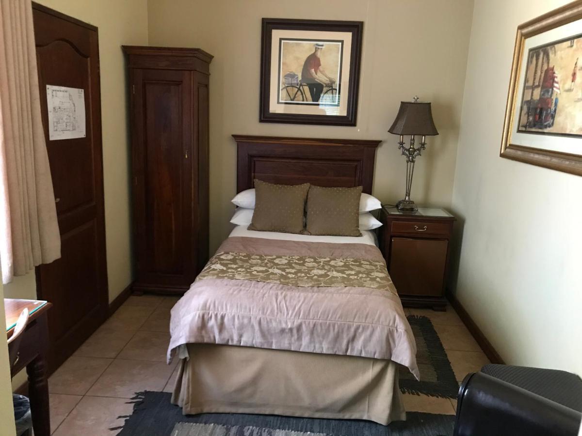 Le Cozmo Guesthouse Johannesburg Bagian luar foto