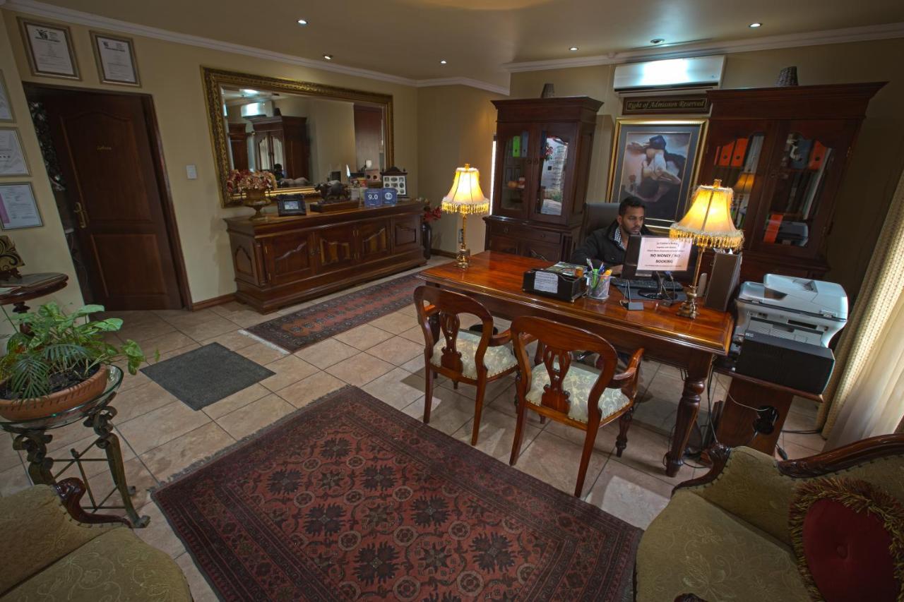 Le Cozmo Guesthouse Johannesburg Bagian luar foto