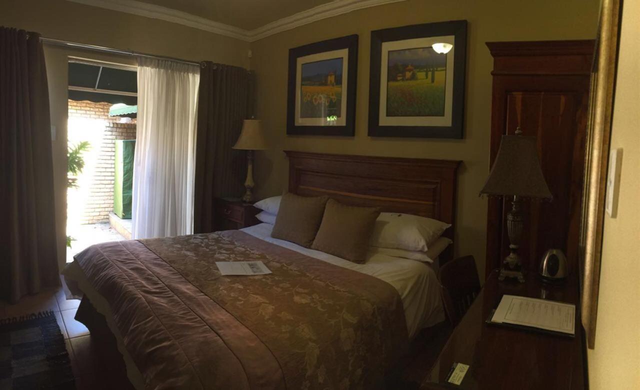 Le Cozmo Guesthouse Johannesburg Bagian luar foto