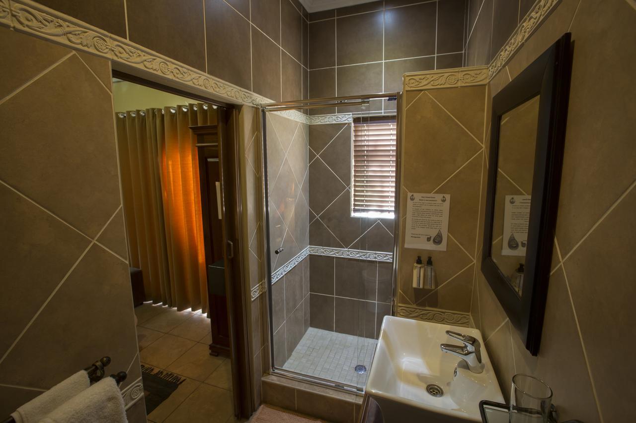 Le Cozmo Guesthouse Johannesburg Bagian luar foto