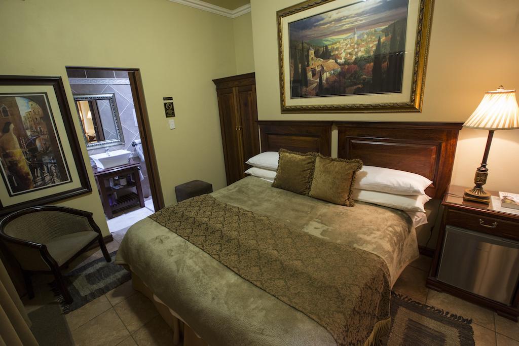 Le Cozmo Guesthouse Johannesburg Bagian luar foto
