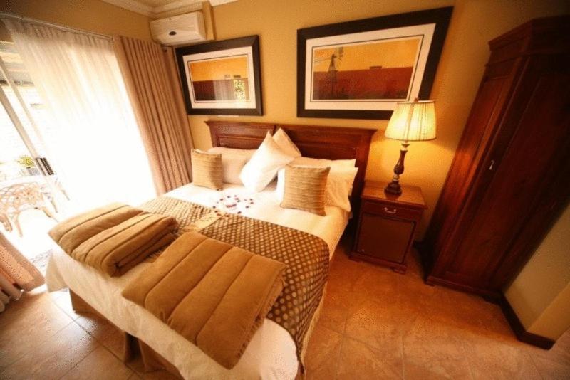 Le Cozmo Guesthouse Johannesburg Bagian luar foto