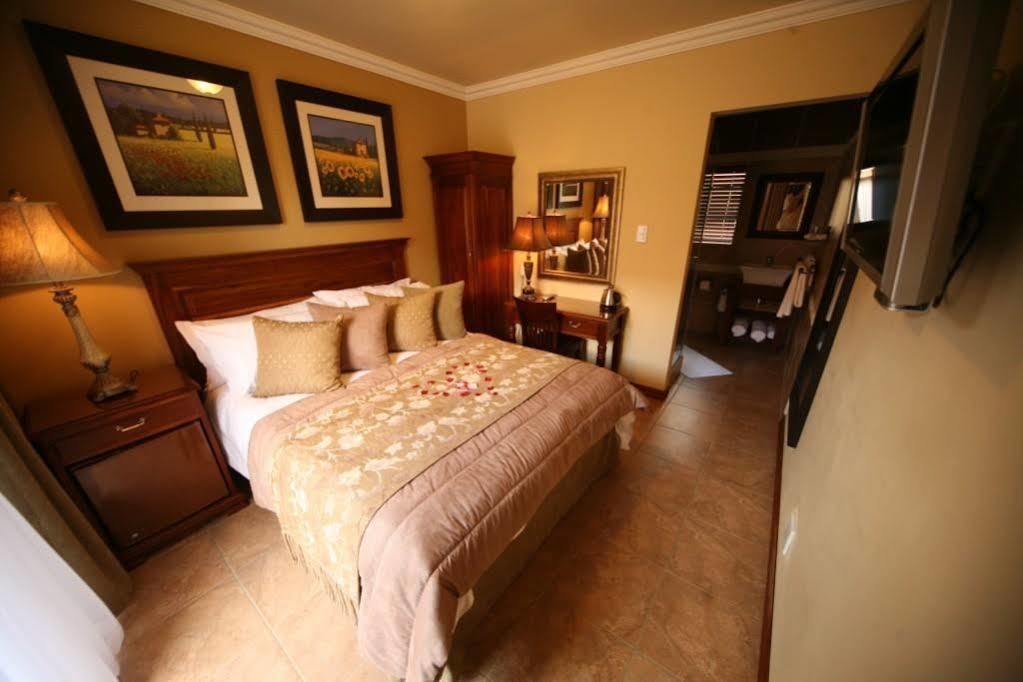 Le Cozmo Guesthouse Johannesburg Bagian luar foto