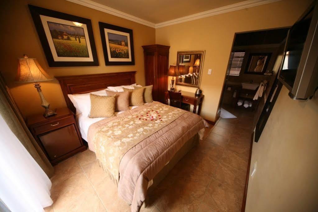 Le Cozmo Guesthouse Johannesburg Bagian luar foto