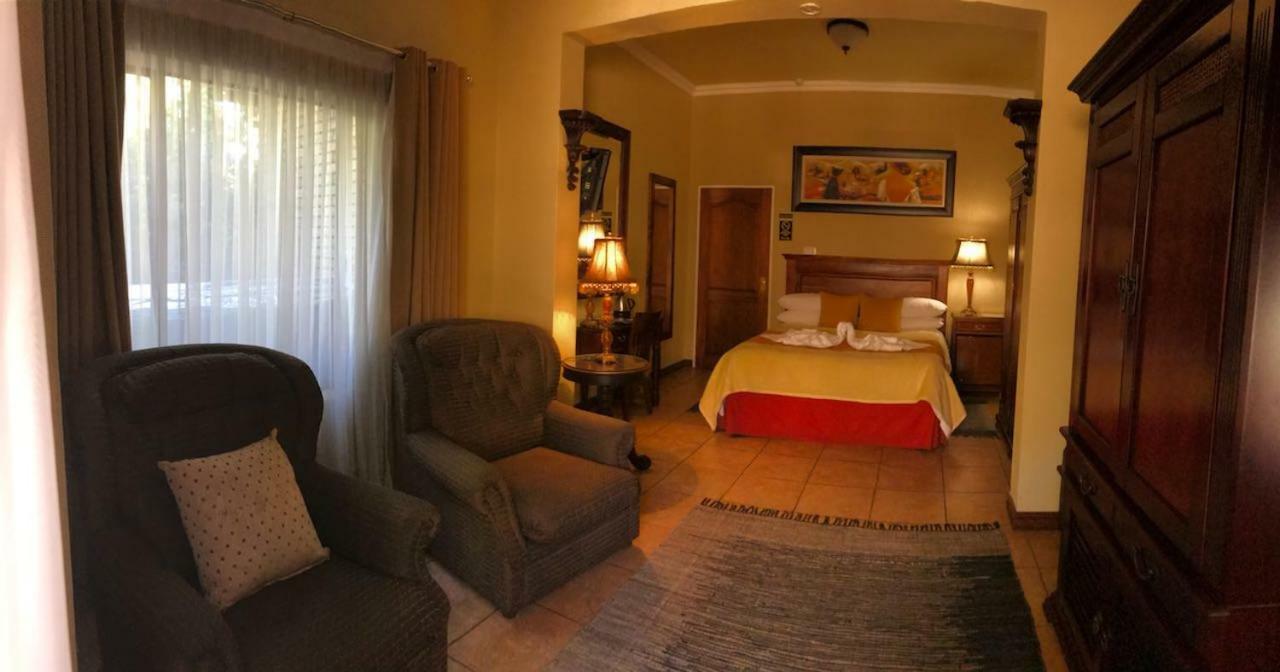 Le Cozmo Guesthouse Johannesburg Bagian luar foto